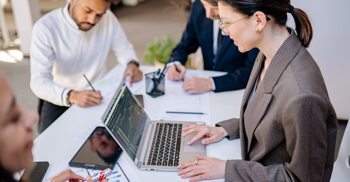 技术支持辅助的制作技术会如何受到社会环境的影响